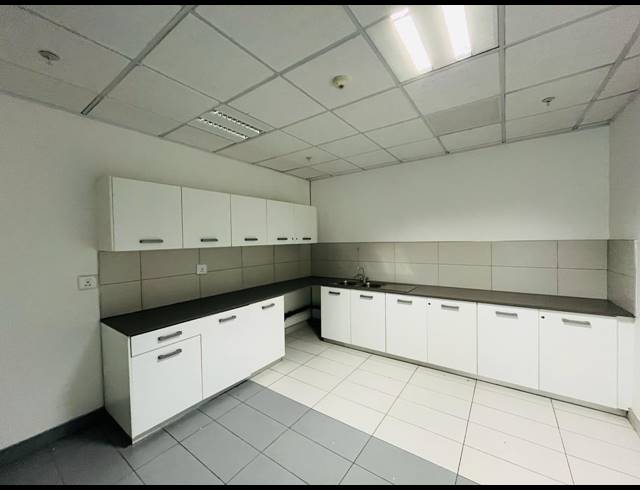 1,630M² OFFICE TO LET IN WATERFALL